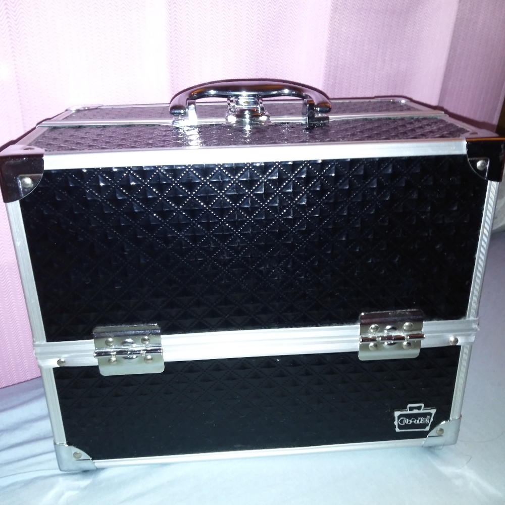 Portable make up/beauty box
